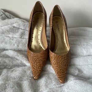 BGBG Girls Tan Pointed Toe Heals Women’s Size 7.5 M
